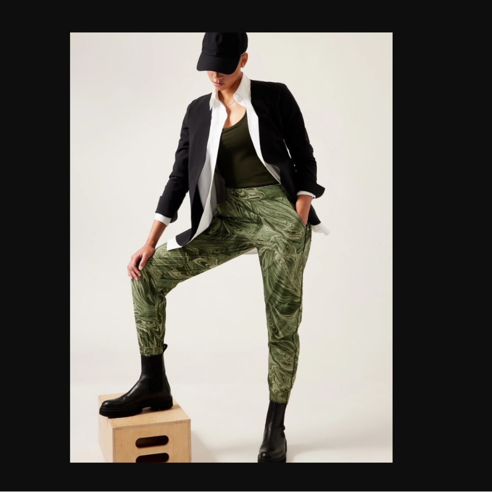 NWT Athleta Brooklyn Jogger green marble 14 tall 14T $98 not from outlet